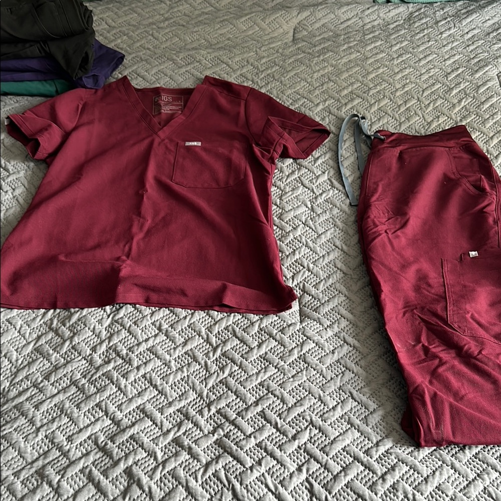 FIGS Burgundy Scrub SET top Small, pants Medium Petite